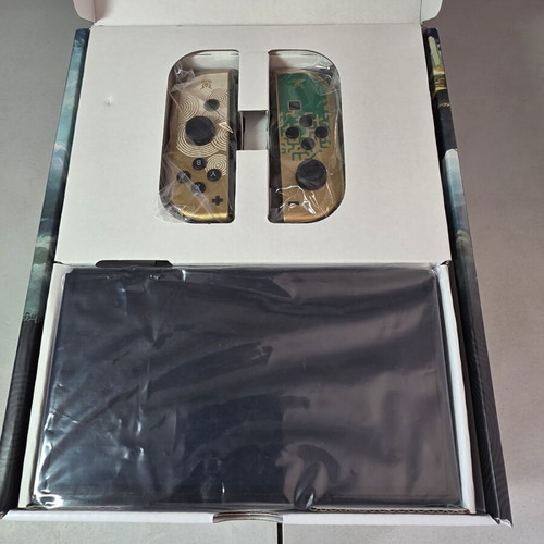 Nintendo Switch OLED Zelda Limited Edition Tears of the Kingdom like new