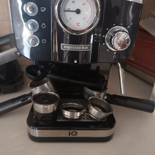 IQ Espresso Machine 1100W 20bar Pressure Black CM-175 like new