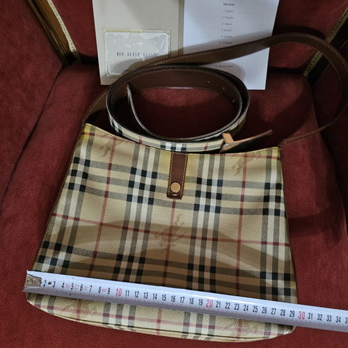 Burberry shoulder bag like new with Nova Check pattern and leather details