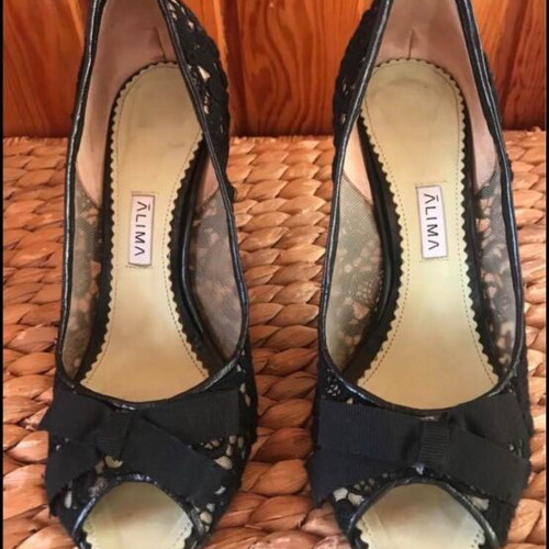 Peep toe high heels Alima like new, black leather and lace, heel 10 cm