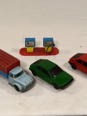 Joy toy cars and pump used, all together