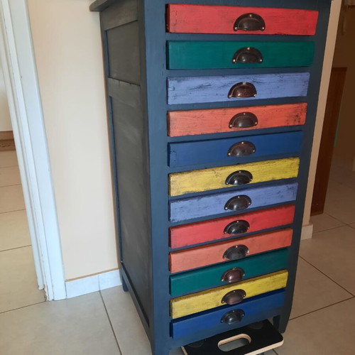 Typography chest of drawers like new with 12 colorful drawers