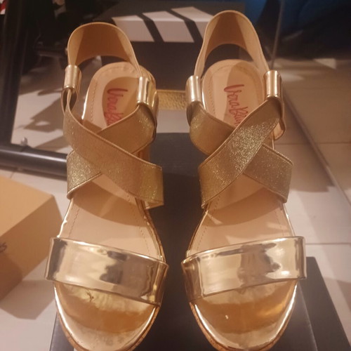 Platform sandals new, gold, very comfortable and light