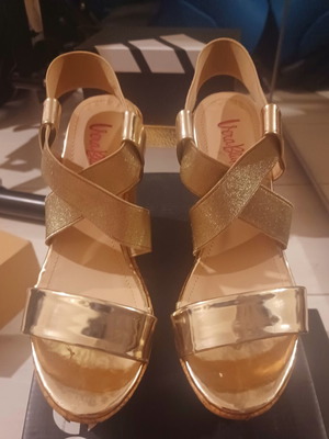Platform sandals new, gold, very comfortable and light