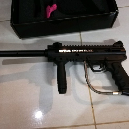 BT-4 Combat Paintball Marker new with belt and 4 pods