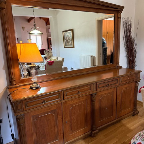 Buffet with mirror like new