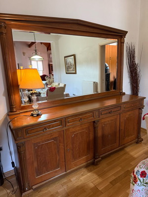 Buffet with mirror like new