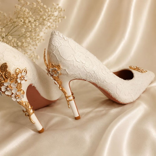 Handmade bridal shoes with romantic lace and golden details size 38
