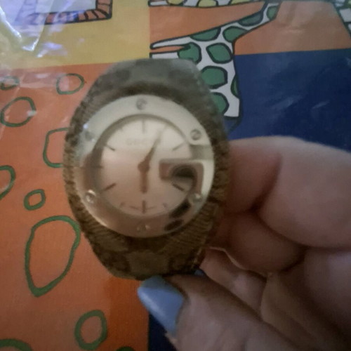 Gucci watch like new authentic