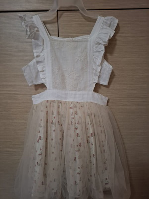 Dress with tulle skirt and lace like new, white and beige, size 110 cm