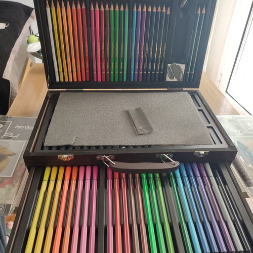 ArtiBox Deluxe Wooden Drawing Set 111 pieces new