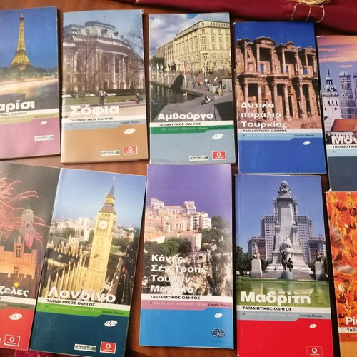 Travel guides like new, pack of 40