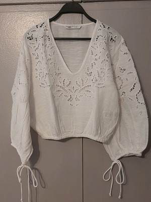 Zara crop блуза употребявана, бяла, размер S, с ластик и широки 3/4 ръкави
