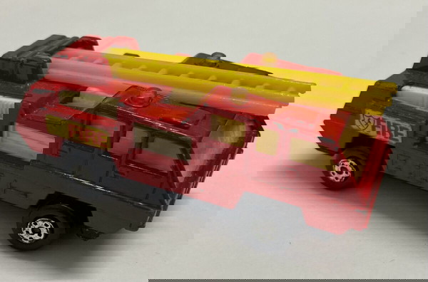  Matchbox Superfast Lesney 1975 No 22 (Made in England) Blaze Buster klimaka 1:64? se kali katastasi.