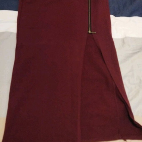 Burgundy skirt mid-rise with slit like new, size XL
