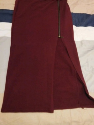 Burgundy skirt mid-rise with slit like new, size XL