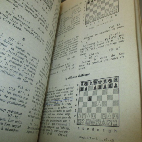 Chess books used, 2 pieces, year 1972, French