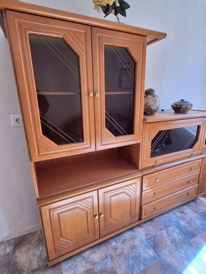 Σύνθετο κρυσταλιέρα μεταχειρισμένο μεσαίου ύψους με ντουλάπια και συρτάρια