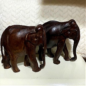2 χειροποίητοι, ξύλινοι ελέφαντες