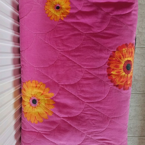 Double-sided quilt used for single bed