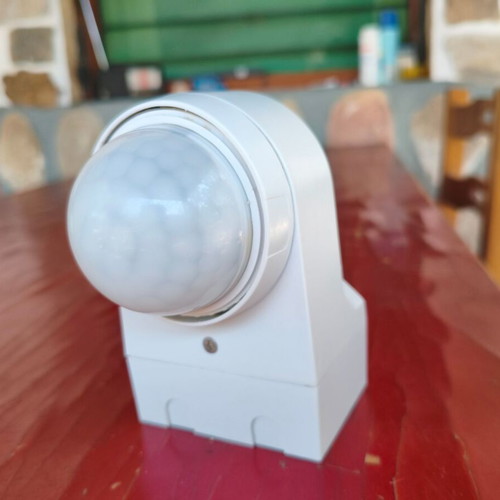 ABB Watchdog BasicLINE 240° wall motion detector, model 6844 AGM-204-500