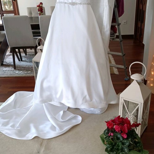 Demetrios 2024 wedding dress A-line with train and strass belt, like new