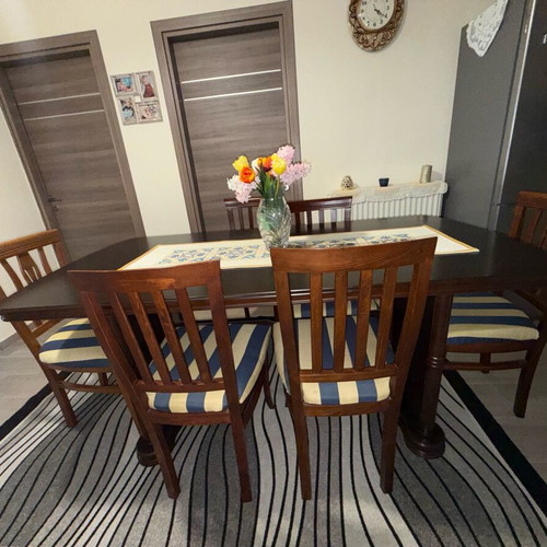 Wooden dining set like new with 6 chairs