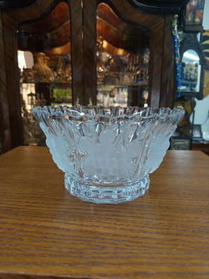 Carved salad bowl new with base designs