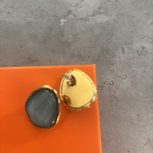 Earrings like new, gold tone