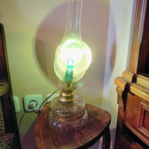Vintage lamp used as new, electric converted from oil, excellent condition