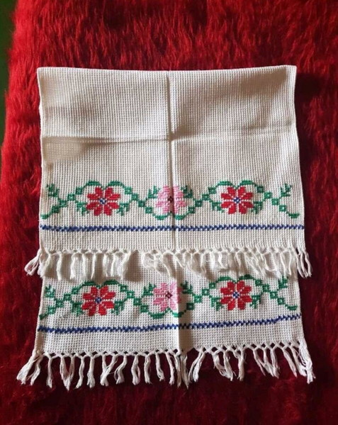 Автентична бродирана кърпа