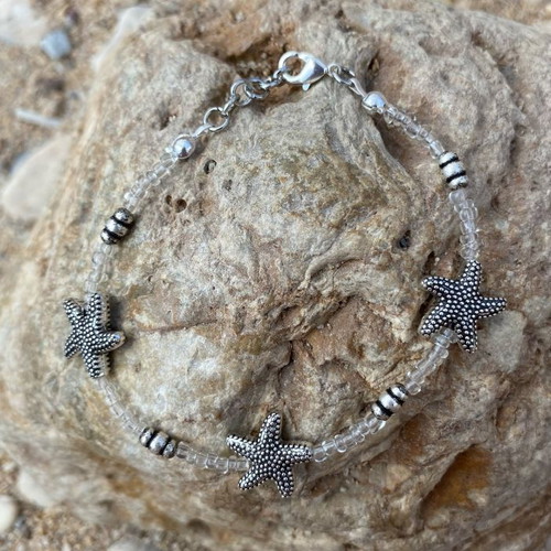 Bracelet with starfish and transparent beads, silver color