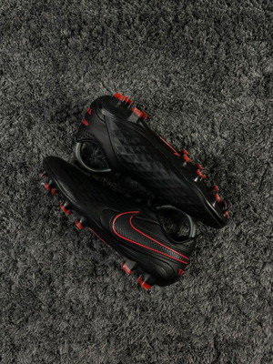 Nike Tiempo Legend 8 Pro FG football cleats like new, men's size 40
