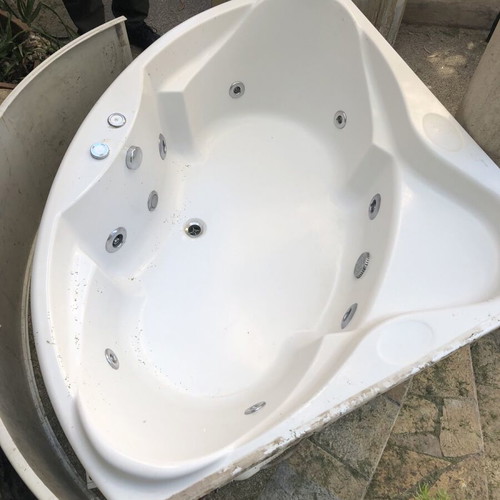 White cartoon jacuzzi like new