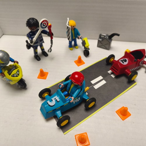 Playmobil race track like new with motorcycle, 2 cars, 3 figures, police officer