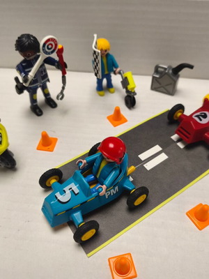 Playmobil race track like new with motorcycle, 2 cars, 3 figures, police officer
