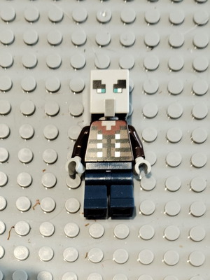 Lego Minecraft Vindicator minifigure like new