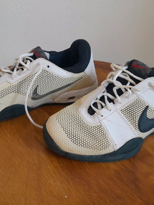Nike Air Max Courtballistec shoes used, size 44, white