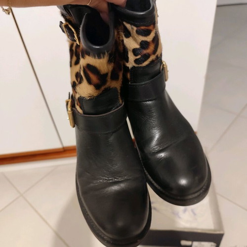 Leather short boots tiger print like new, size 39, black and brown