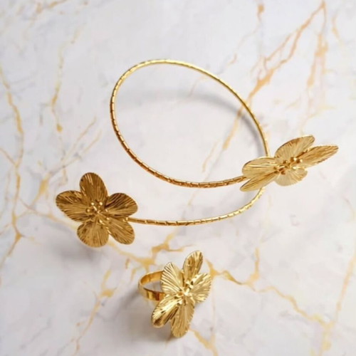 Bracelet with ring new, yellow