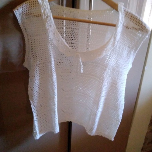 Knitted blouse like new, size M-L, white