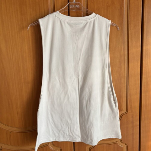 White sleeveless tank top like new, size L
