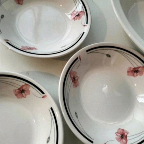 Johnson Brothers salad bowl and 4 sauce dishes set like new