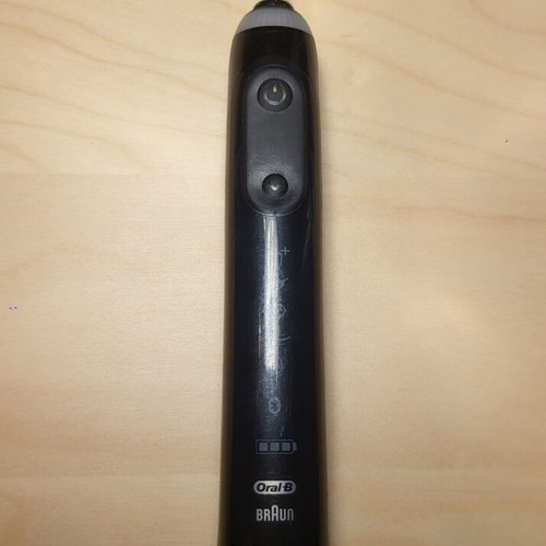 Oral-B Genius electric toothbrush with charging travel case used