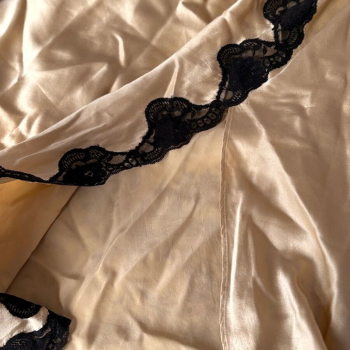 Women's satin nightgown with lace like new, gold color, size L