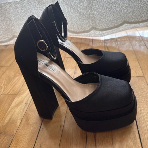 Sandal size 37 black, like new, platform style