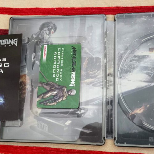 Metal Gear Rising Revengeance Steelbook PS3 used with unused codes