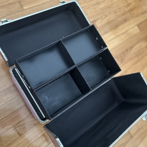 Beauty case pink used with aluminum corners and folding shelves