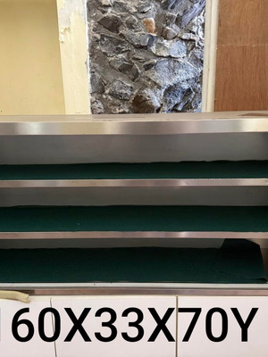 Ποτηριέρα επιτοίχια Inox μεταχειρισμένη της εταιρείας Inomak με συρόμενα κρύσταλλα