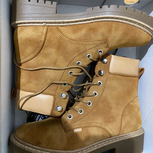 Only brown ankle boots new, size 38